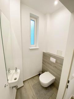 Charming home 3 bedroom apartment - 2