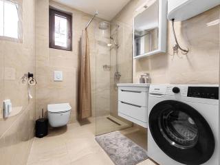 Contemporary Retreat in Bečići - 3