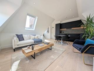2BR flat in Greater London with free parking - 8
