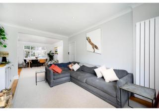 4BR House Minutes from Transport & Attractions - Londra - 0