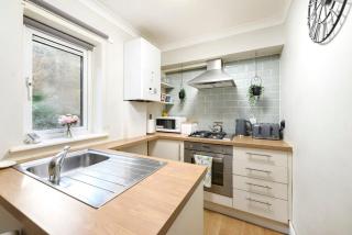 One bedroom central Slough with parking - 2