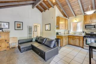2 Mi to Big Bear Lake Family-Friendly Cabin - Big Bear City - 4