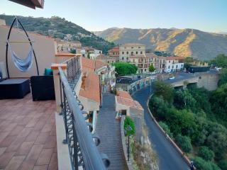 Holiday House Casablanca - Savoca - 5