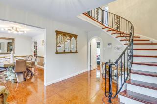 Hidden Paradise on 5 Acres with Hot Tub and Deck! - - 5