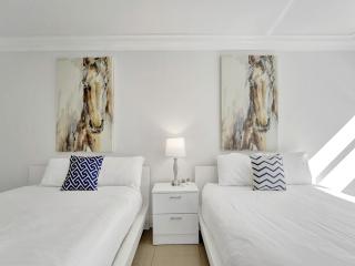 Cozy Miami Beach Condo Beach Service 407 - Miami Beach - 0