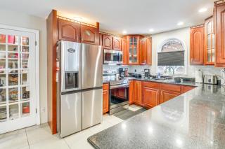 Hidden Paradise on 5 Acres with Hot Tub and Deck! - - 4