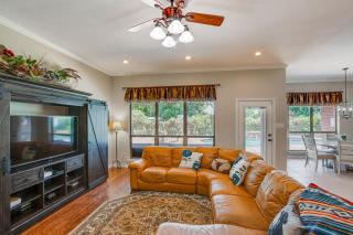 Sunny Stephenville Home with Pool 4 Mi to Downtown - 6