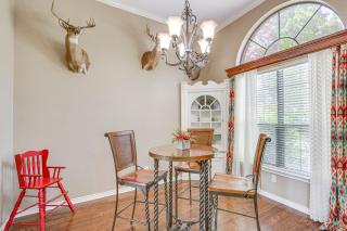 Sunny Stephenville Home with Pool 4 Mi to Downtown - Stephenville - 2
