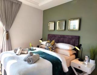 Brizzys Balcony Luxe Retreat Great Location! - South End - 4
