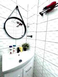 L3 City Centre Stylish Flat AC - 4