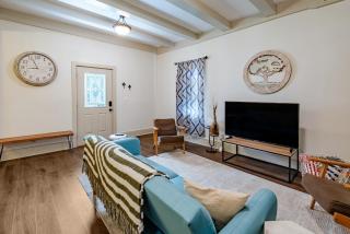 Charming 3BR Historic Home on Mardi Gras Route - Lafayette - 2