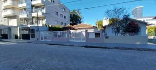 Casa No Centro De Bombinhas Próximo a Praia e Comércio em Geral - Bombinhas - 0