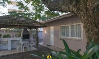 Casa No Centro De Bombinhas Próximo a Praia e Comércio em Geral - Bombinhas - 3