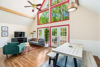 Hot Tub, Fire Pit, Deck, Grill, WiFi, Dog-Friendly - 2