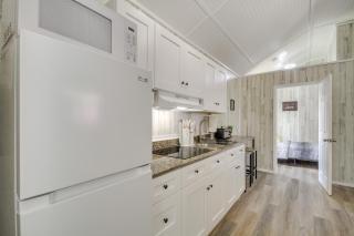 Picayune Tiny Home Rental about 11 Mi to Space Center! - 2