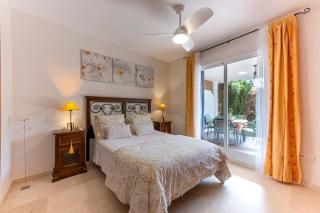 Beautiful 2BR APT with Terrace, Garden & Pool - Marbella - 9