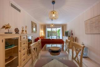 Beautiful 2BR APT with Terrace, Garden & Pool - Marbella - 2