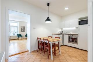 Urban Oasis Apartment Near Park and city center - Bratislava - 4