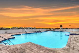 Modern Comfort and Coastal Charm - 3