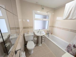 Majestic Cavan Burren, 4 Bedroom, Dream Holiday Home - - 4