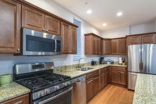 Lincoln Park Living - Suite 1 - Chicago - 7