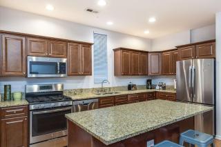 Lincoln Park Living - Suite 1 - Chicago - 3