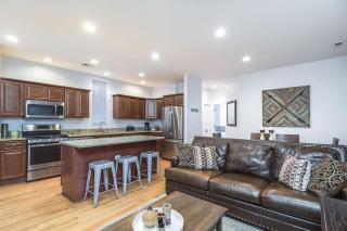 Lincoln Park Living - Suite 1 - 2