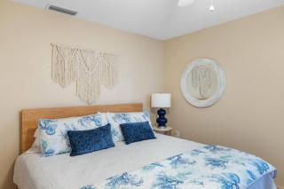 Summer Vacation 10 mins to Beaches Private heated Pool king beds - 5