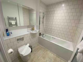 Fabulous 2 Bedroom Apartment - Barking - 0