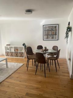 2 Bedroom flat in Riverside West - London - 0