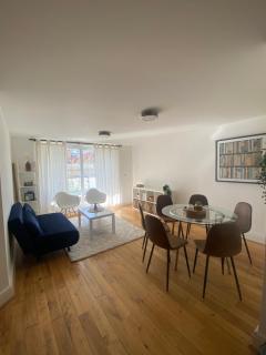 2 Bedroom flat in Riverside West - London - 8