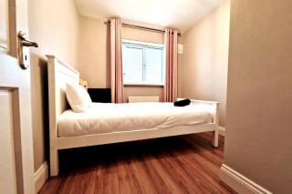 Your Galway Home - Four Bed with Parking! - 9