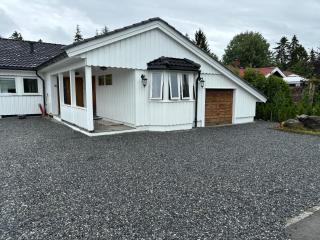 6 Bedrooms, 8 Guest Apartment in Kjeller Lillestrøm - 5mins from Lillestrøm Station, 3 mins to OSLOMET - Lillestrøm - 7