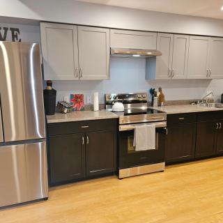 River Valley Basement Suite Near Downtown - 6