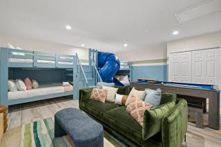 Epic Indoor Slide Pool&Hot Tub Mini Golf Fire Pit - 9