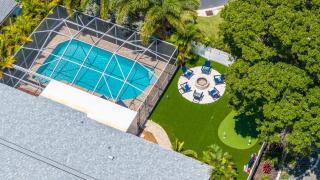 Epic Indoor Slide Pool&Hot Tub Mini Golf Fire Pit - 1