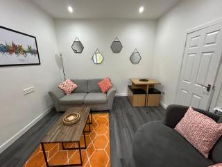 Flat 2a - Modern Flat Close to City Centre Ideal for Couples - Inverness - 8