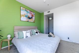 Spacious Home, 2 Beds, Pool, Hot tub, Gym, Free Parking - Los Angeles - 1