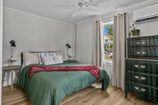 Updated, Fenced, Pet Friendly Downtown Cottage - 9