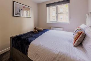 Modern 3 Bedroom Home In Glasgow - 2