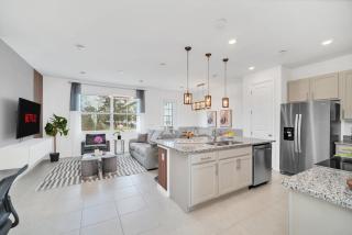 Luxurious and Modern Lakefront Home - Davenport - 1