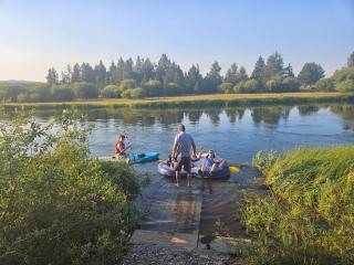 Beautiful Riverfront Near Mt Bachelor with Hot Tub - Bend - 3
