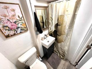 Serene Cityscape Sanctuary Close to Downtown Indianapolis - Unit #5 - Indianapolis - 5