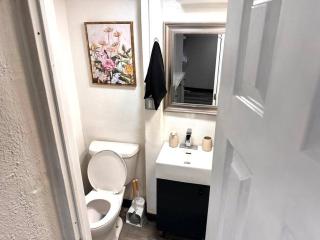 Serene Cityscape Sanctuary Close to Downtown Indianapolis - Unit #5 - Indianapolis - 2