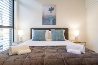 Modern 2 Bed 2 Bath Opposite Hagley Park - Christchurch - 3