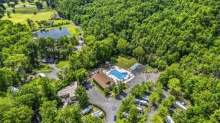Creekside Glamping Resort- Fishing Pond, Mini Golf, Game Room, Pet Friendly - 9