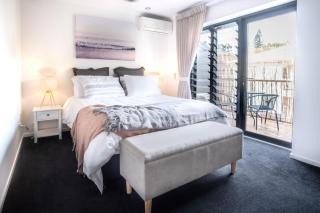 Modern Pet-friendly Mudjimba Townhouse - 1