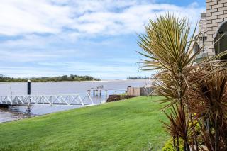 Peaceful River Front Escape Short walk to Ocean St - Maroochydore - 6