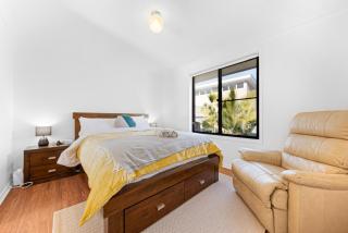 Spacious Ocean View Home in Noraville - Norah Head - 4