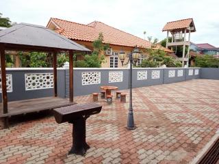 Camelia Homestay Bungalow - Mawar House Near Airport and Gong Badak Stadium - 1
